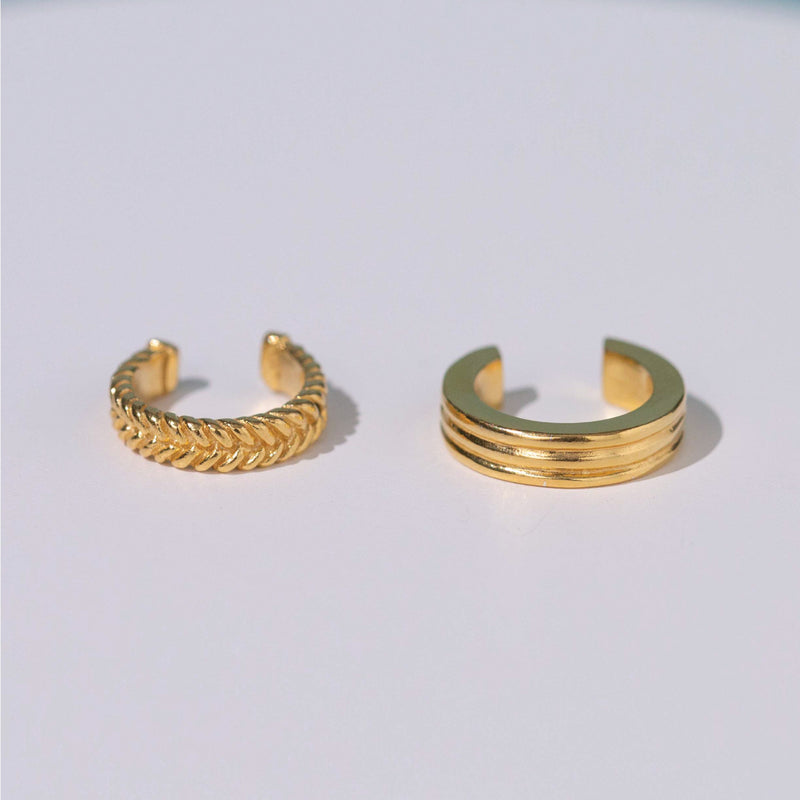 Damen Gold Cuff Ohrring mit Palmen Muster und einem Cuff Ohrring mit Wellenmuster