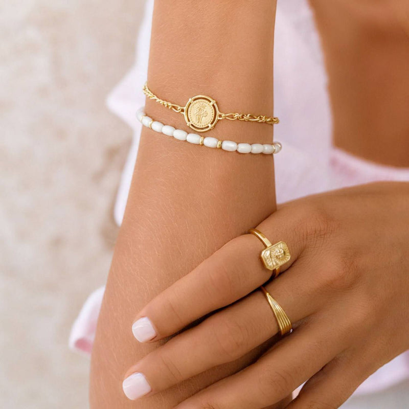 Damen Armband Gold mit Anhänger mit Palmenmotiv und Perlenarmband aus weißen Perlen