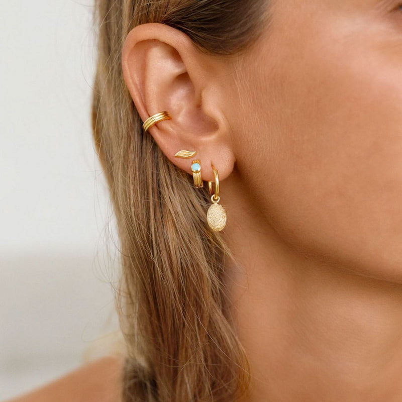 Damen Gold Ohrring Stecker mit Wellen Motiv und Creolen Ohrring mit Mandala Anhänger