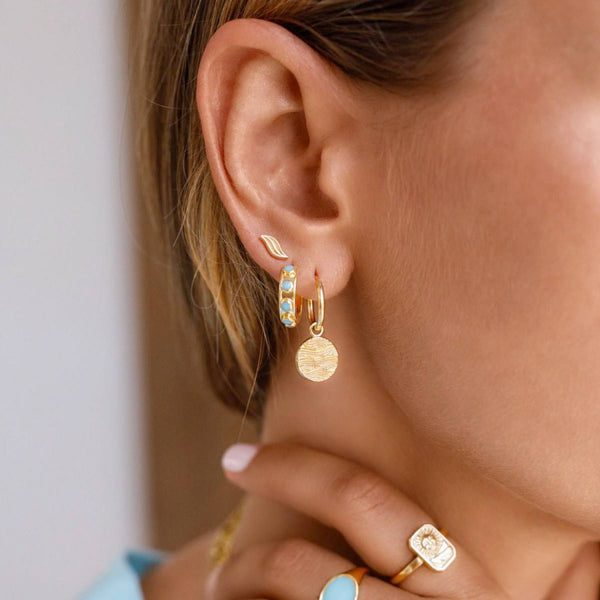 Damen Gold Ohrring Stecker mit Wellen Motiv und Creolen Ohrring mit Anhänger mit Wellen Muster