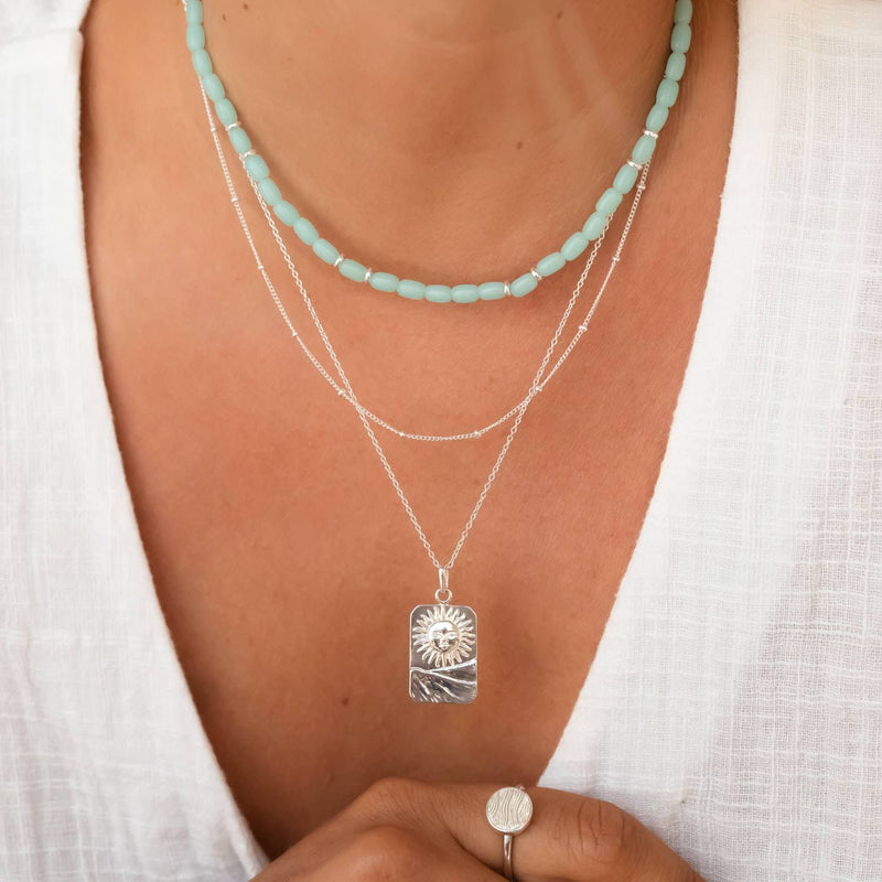 Damen Silber Halskette mit Sonnen Anhänger und türkise Perlenhalskette. | Style: Aloita